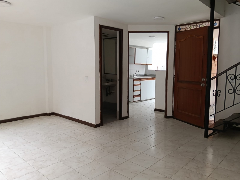 Venta Casa Unifamiliar para REMODELAR en Belén La Palma. Medellin
