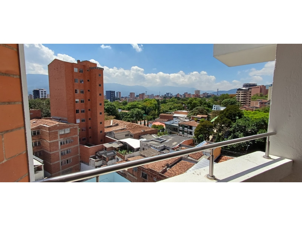 APTO EN LA FLORESTA. 2 BALCONES, EXCELENTE VISTA, AREA y UBICACION — foto 2