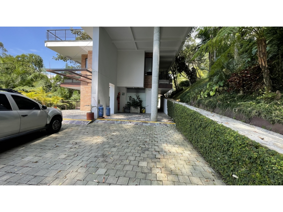 VENTA DE CASA CAMPESTRE EN SECTOR COLEGIO MONTESSORI ENVIGADO