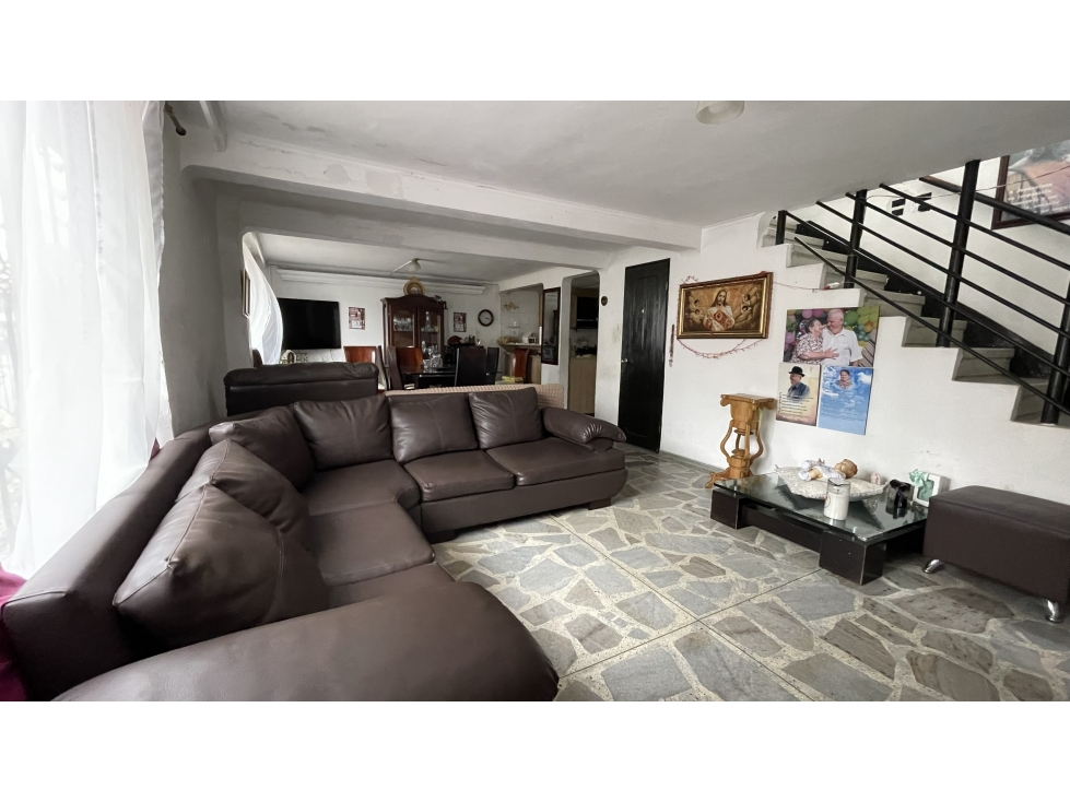 VENTA DE CASA UNIFAMILIAR EN BARRIO SANTA FE MEDELLIN