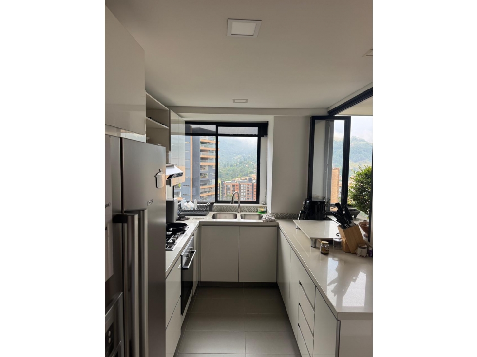 APARTAMENTO EN VENTA EN LA LOMA DE LAS BRUJAS ENVIGADO — foto 3