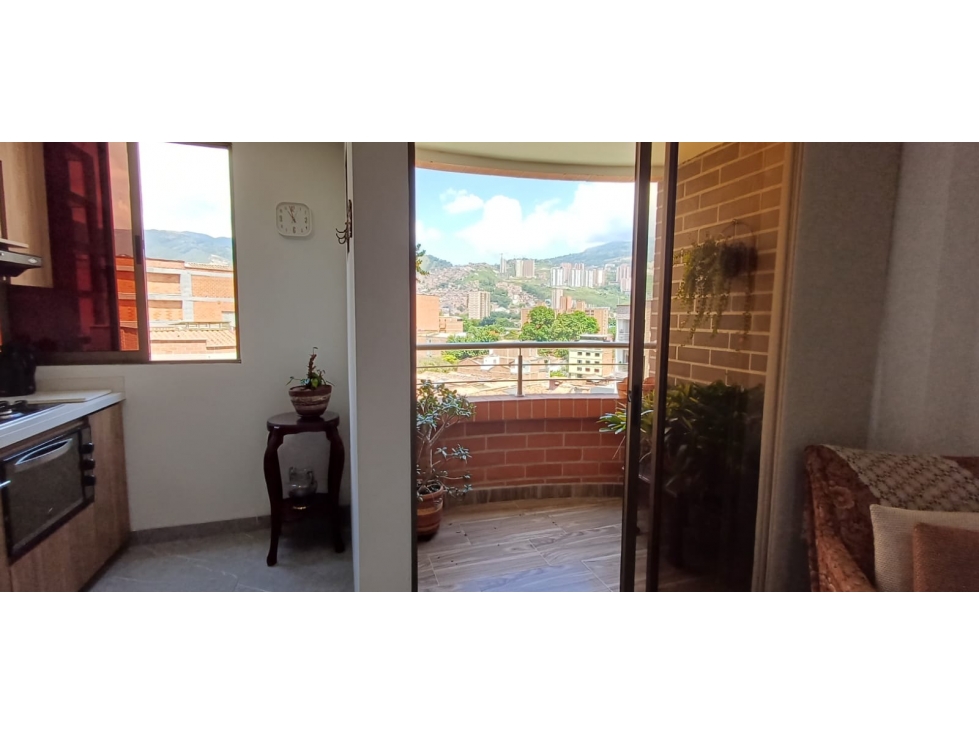 APTO EN LA FLORESTA. 2 BALCONES, EXCELENTE VISTA, AREA y UBICACION — foto 4