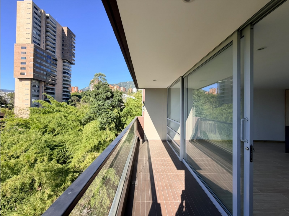 APARTAMENTO EN VENTA LOS BALSOS, EL POBLADO MEDELLÍN — foto 3