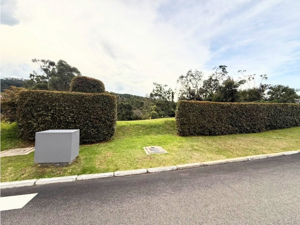 VENTA DE LOTE EN ENVIGADO, ALTO DE LAS PALMAS 2.204 m² — foto 2