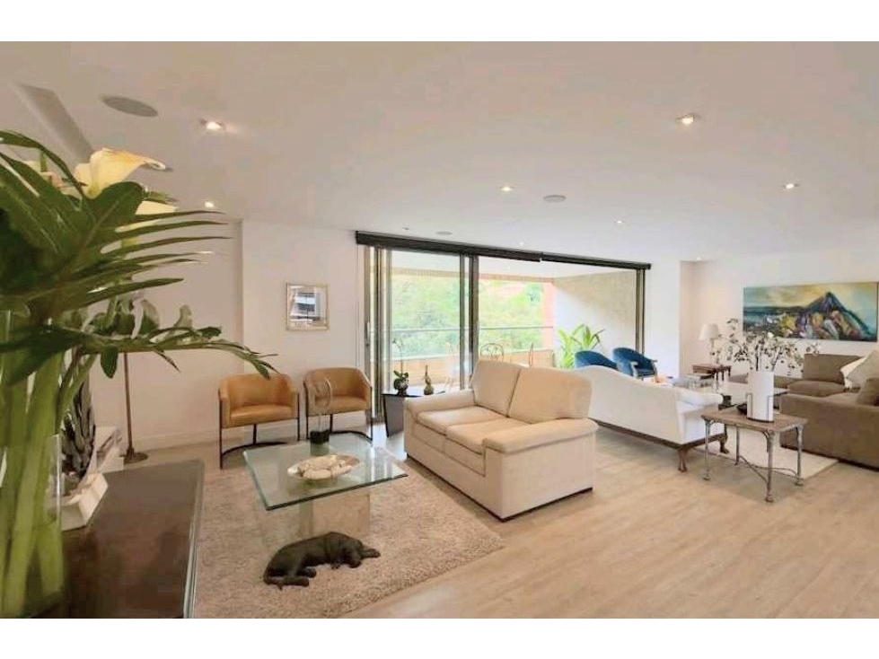 Venta De Apartamento De Lujo En Las Santas El Poblado REMODELADO — foto 2