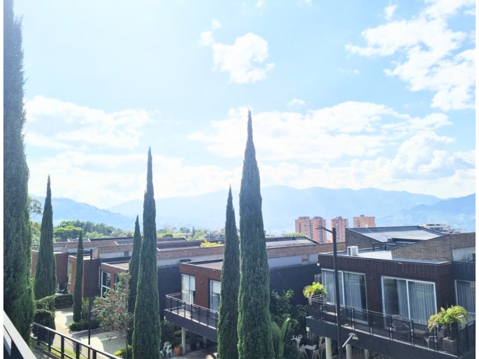 Casa en Venta Atravesado Envigado, Casa 2 niveles moderna y amplia top — foto 2