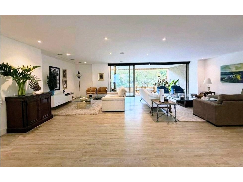 Venta De Apartamento De Lujo En Las Santas El Poblado REMODELADO — foto 3