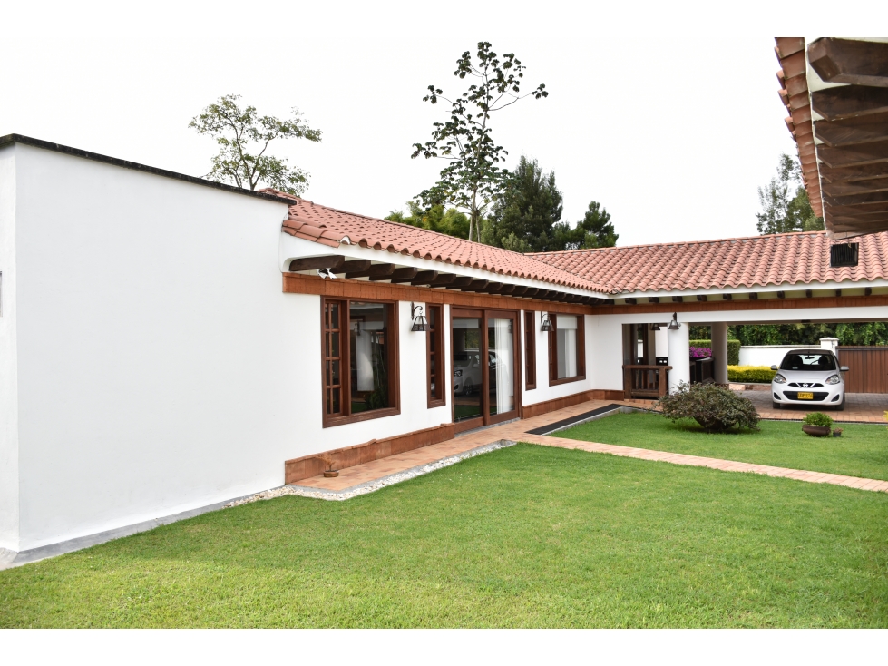 Casa en venta en La Ceja Parcelación con 2 viviendas y apto