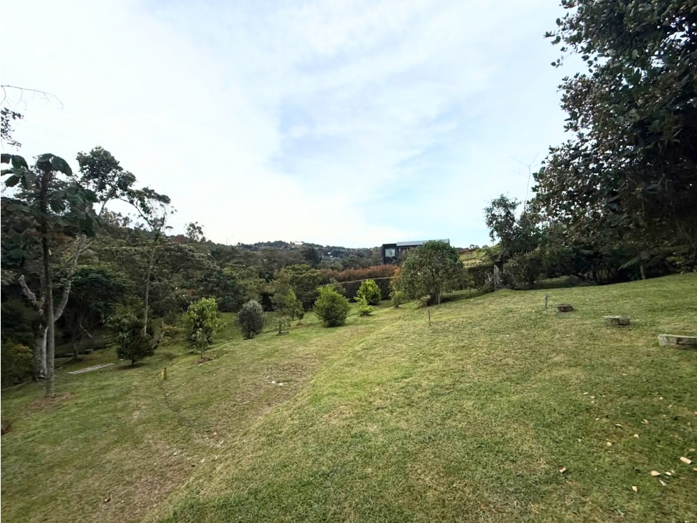 VENTA DE LOTE EN ENVIGADO, ALTO DE LAS PALMAS 2.204 m² — foto 4