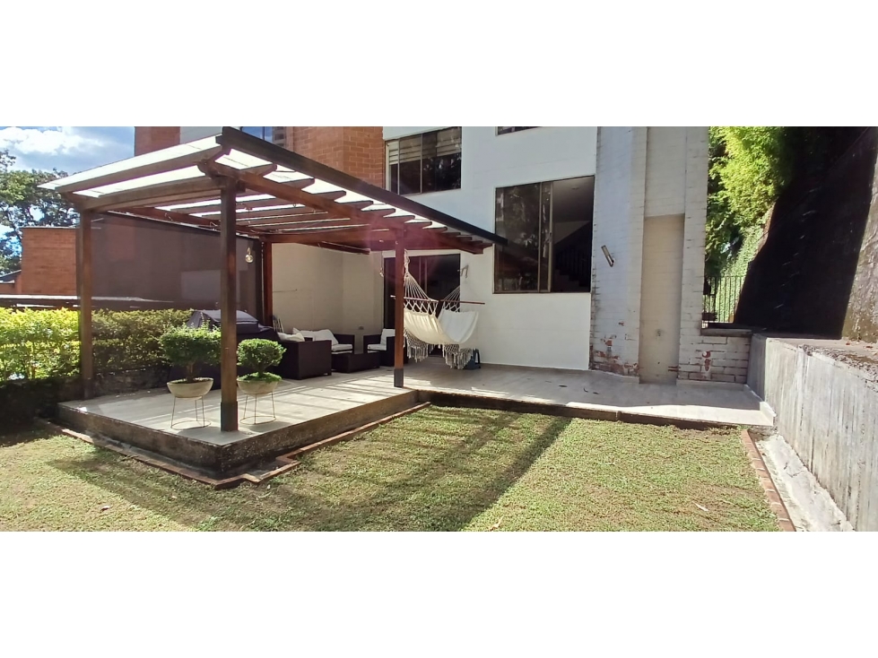 Venta casa Ideal para familias REMODELADA. en Medellín, Los Balsos — foto 2