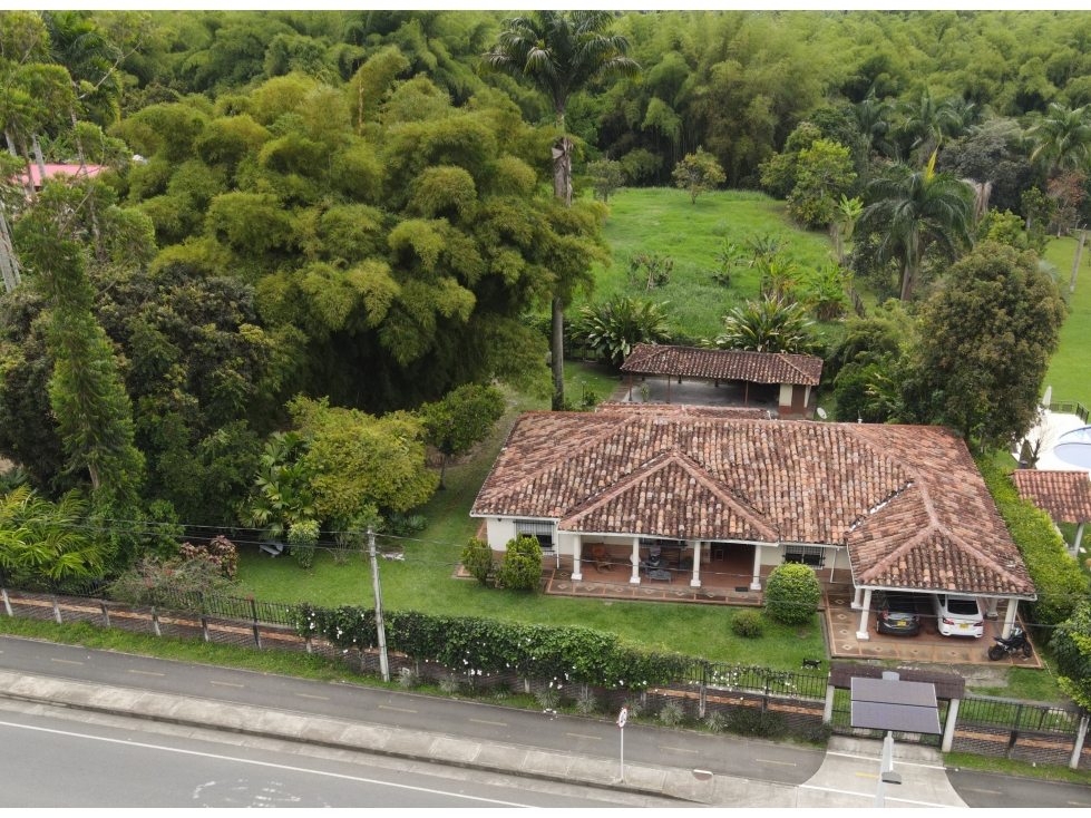 Casa Campestre para la venta vía Club Campestre - Armenia Q.