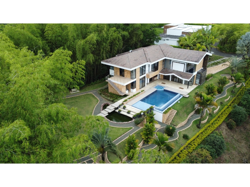 Casa Campestre en C.C. para la venta sector Cerritos (Pereira R.)