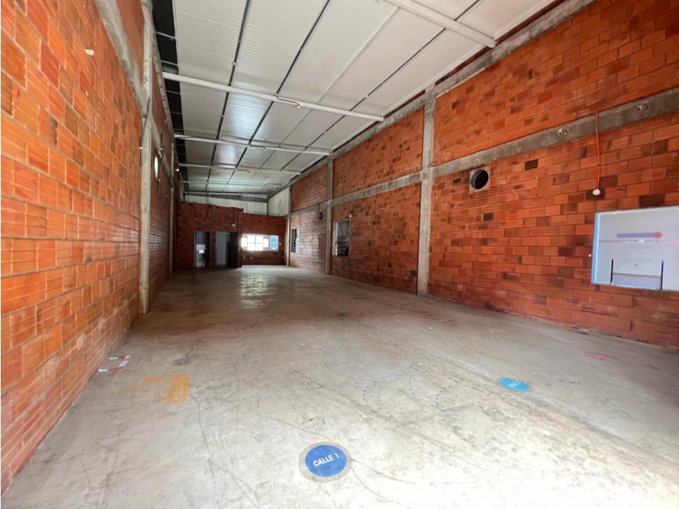 Local Comercial de 200m2 construido con 9 estacionamiento. - 3