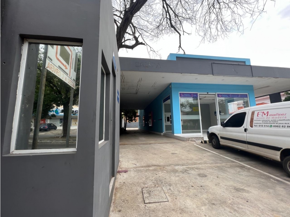 Local Comercial de 200m2 construido con 9 estacionamiento. - 4