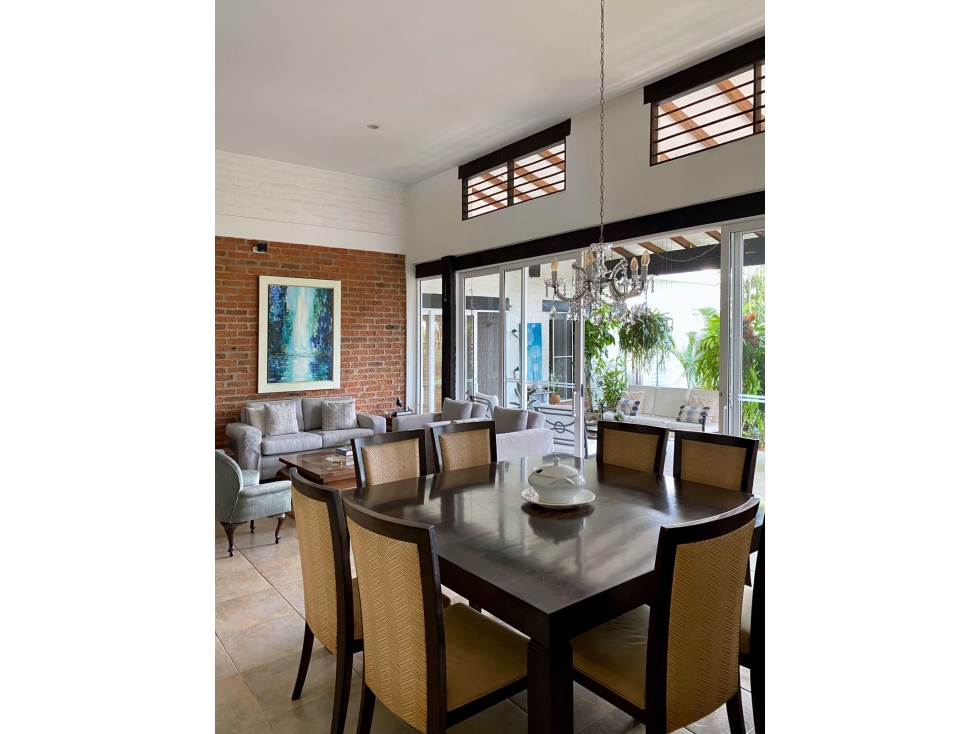Casa en Exclusivo condominio rodeada de verde y Luz - 1