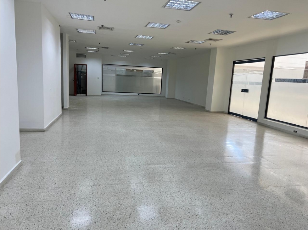 ALQUILER local Holguines Trades Center