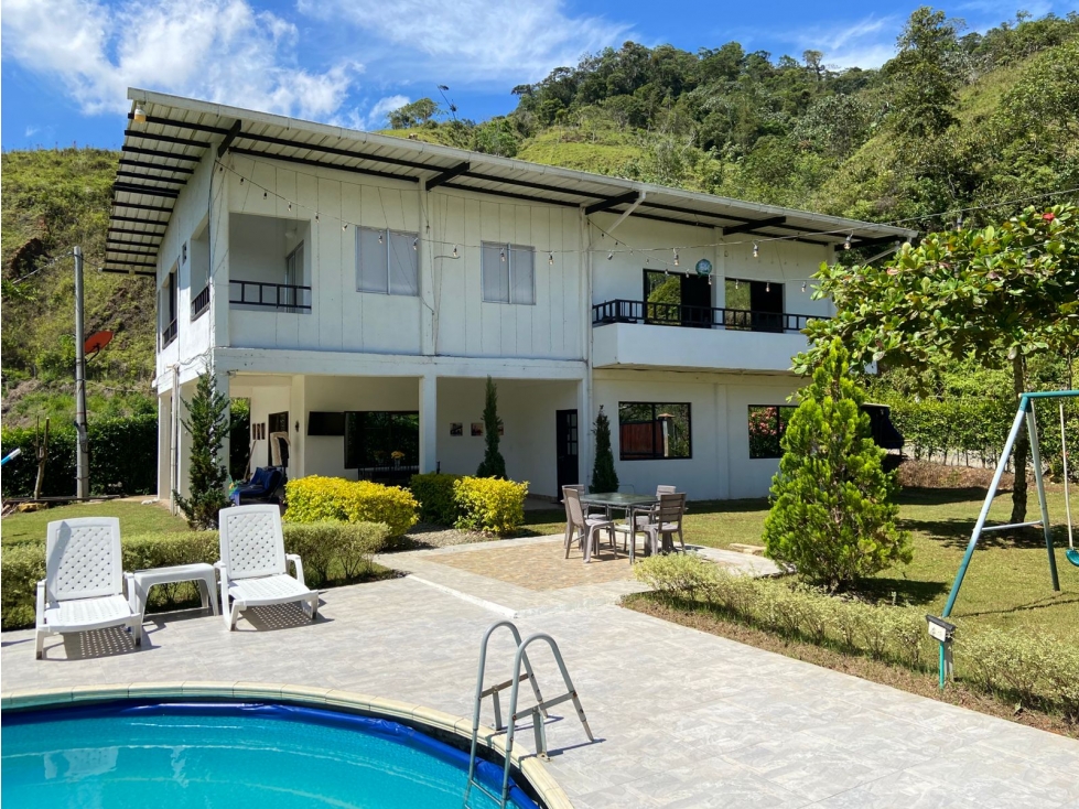 CASA FINCA 500 METROS LOTE 1500 METROS VÍA PORCE-YOLOMBÓ - 3