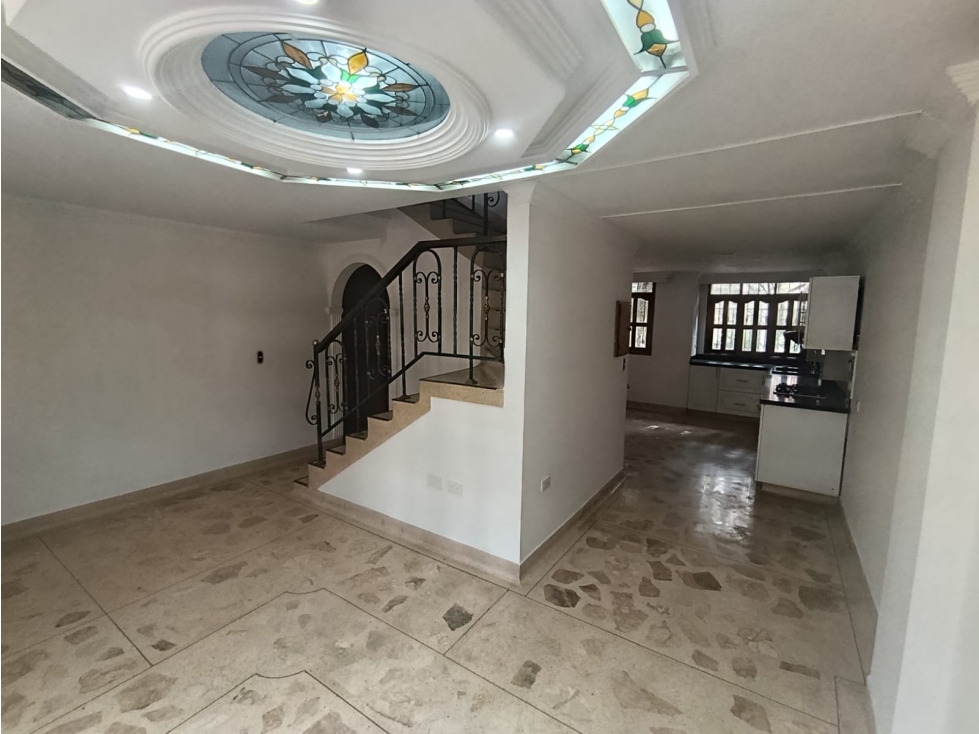 CASA 215 METROS CUADRADOS 3 NIVELES V SAN JOSE SABANETA