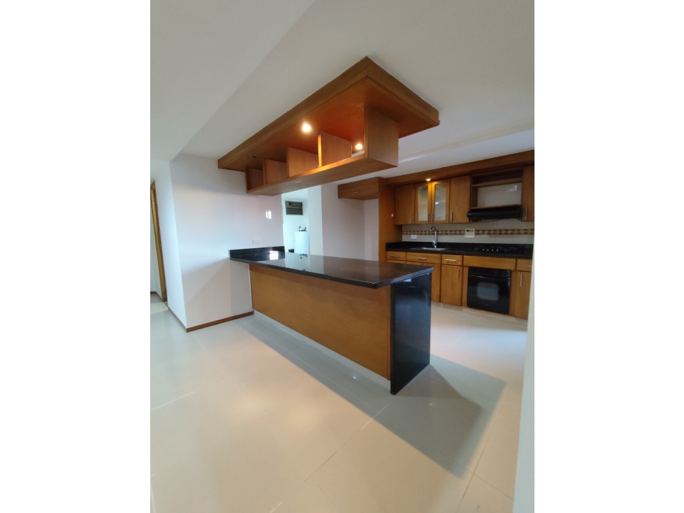AMPLÍSIMO APARTAMENTO 258 METROS AVES MARÍA MEDIA 3HB 2PQ