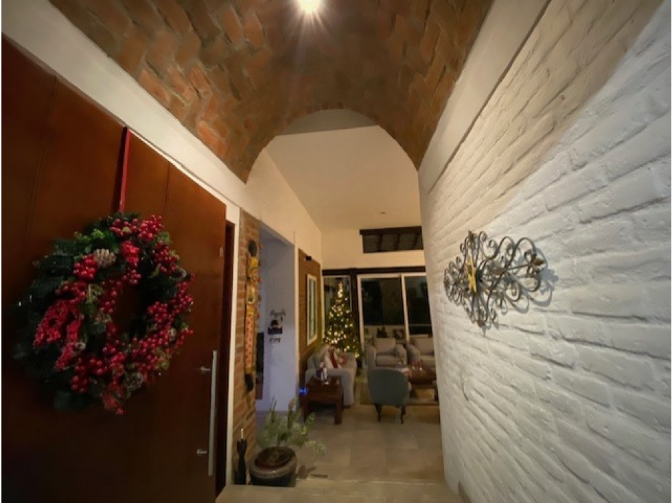 Casa en Exclusivo condominio rodeada de verde y Luz - 2