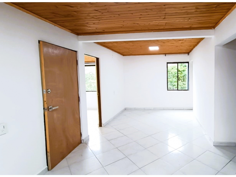 Apartamento ideal para remodelar en venta en Envigado - San José