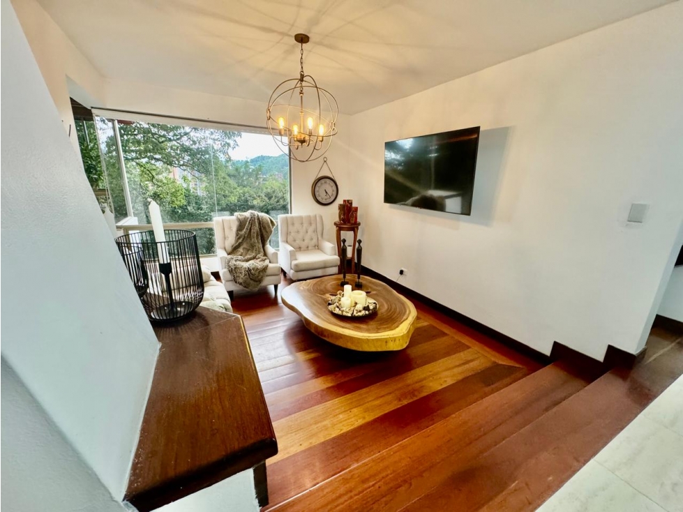 Hermosa casa en venta en El Poblado - El Tesoro