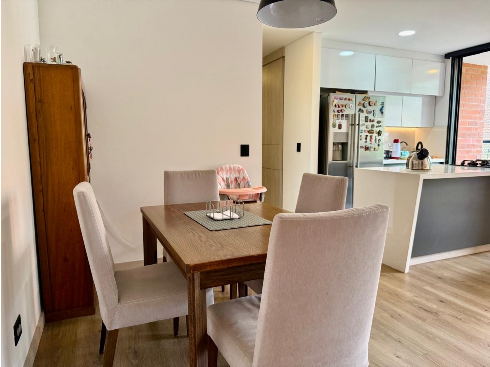 Hermoso y moderno apartamento en venta en Envigado - Loma de Los Mesa — foto 2