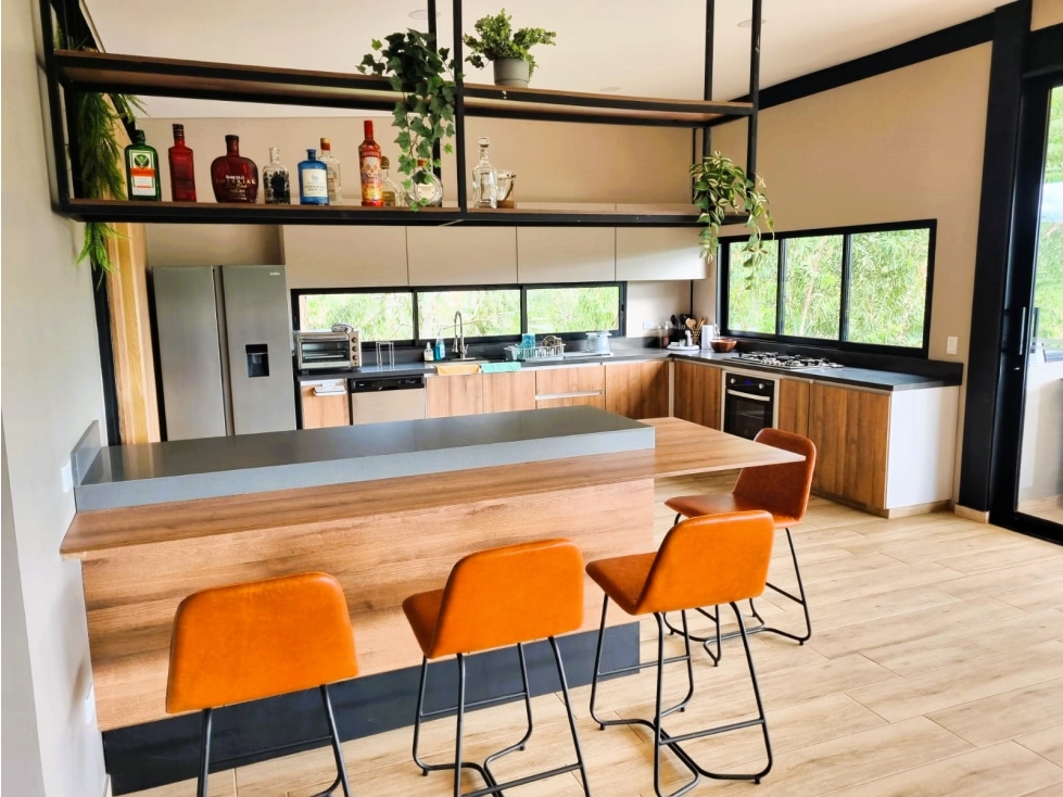 Casa en venta de dos niveles en El Peñol - La Cristalina — foto 2