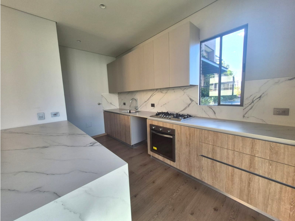 Hermoso apartamento en cesión de derechos El Poblado - Castropol (JS) — foto 3