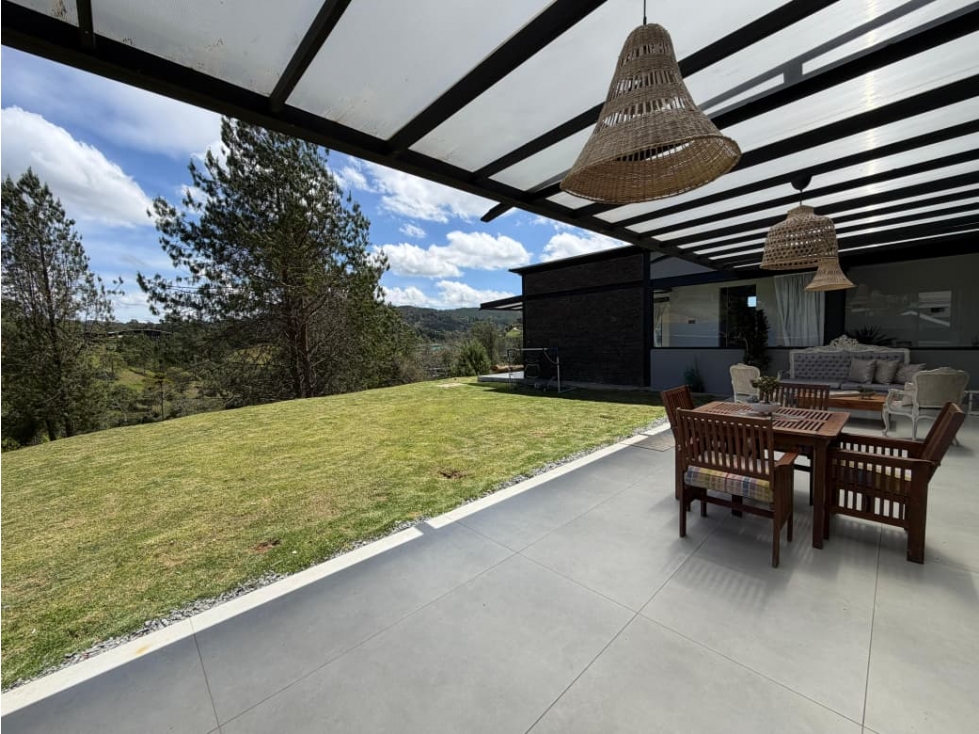 Hermosa casa a la venta en Envigado - Alto del Escobero sin peaje — foto 2