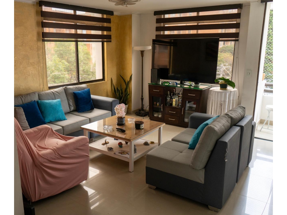 Amplio apartamento dúplex a la venta en Laureles — foto 2