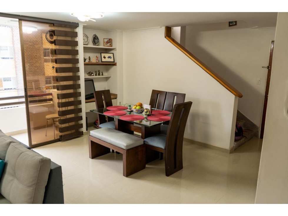 Amplio apartamento dúplex a la venta en Laureles — foto 5
