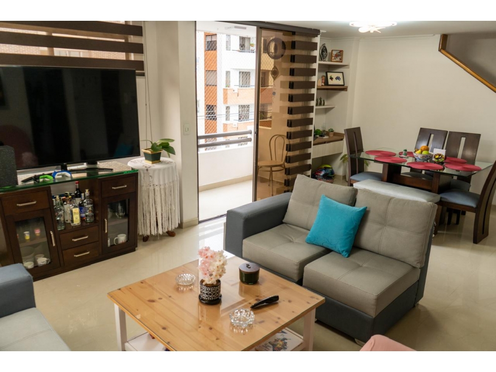 Amplio apartamento dúplex a la venta en Laureles — foto 4