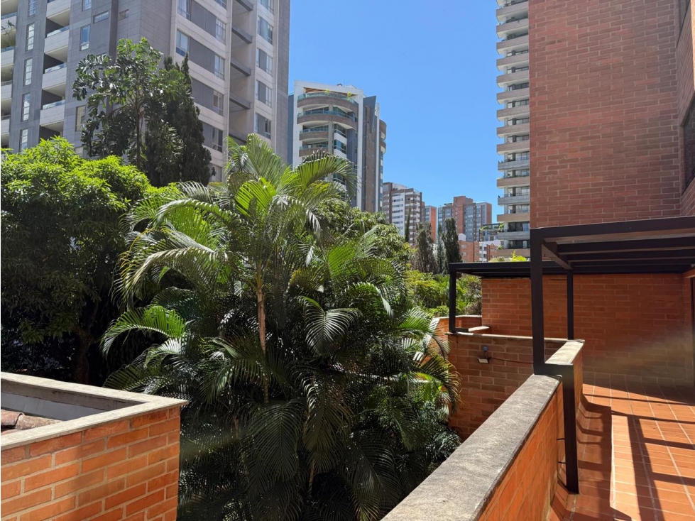 Apartamento con terraza en venta en El Poblado - Castropol  — foto 4