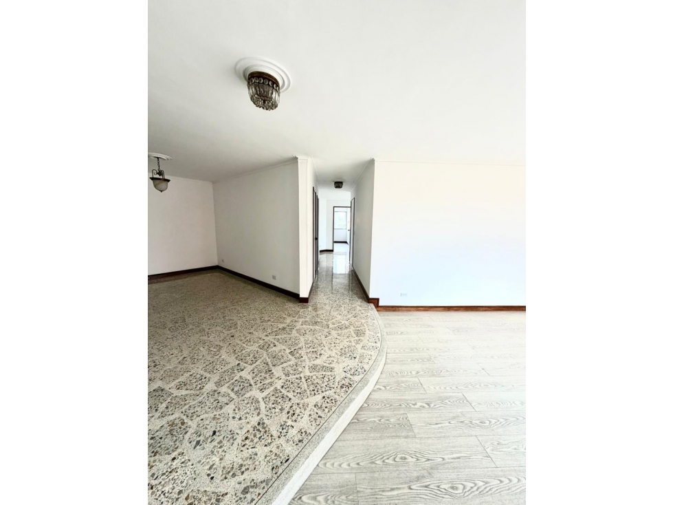 Amplio apartamento a la venta en Laureles — foto 2