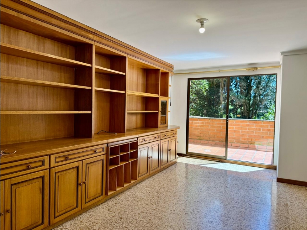 Apartamento con terraza en venta en El Poblado - Castropol  — foto 5