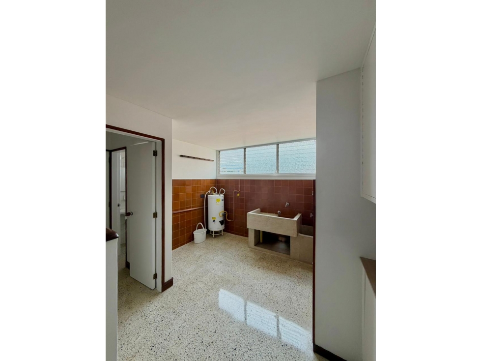 Amplio apartamento a la venta en Laureles — foto 5