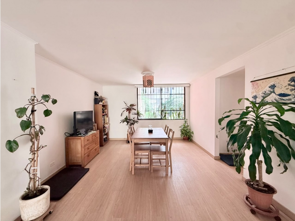 Amplio apartamento a la venta en Laureles