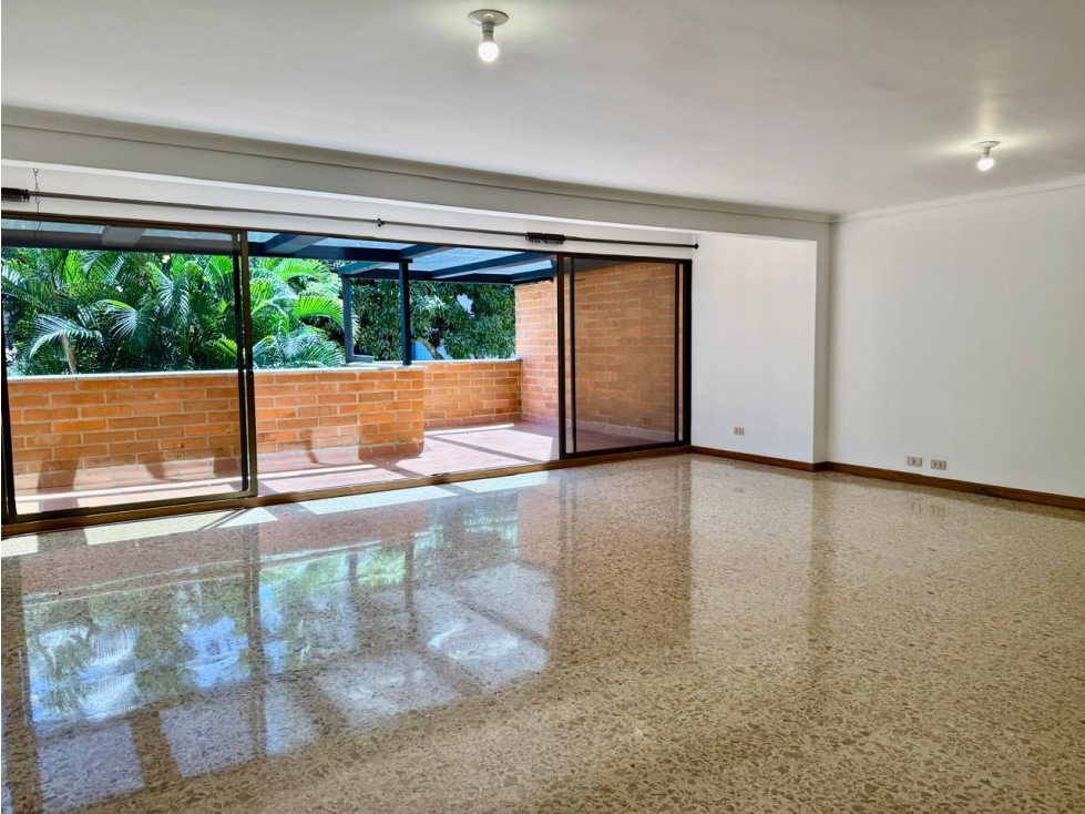 Apartamento con terraza en venta en El Poblado - Castropol  — foto 2