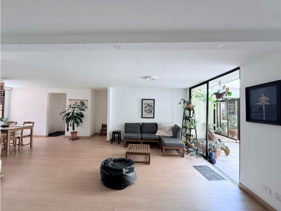 Amplio apartamento a la venta en Laureles — foto 2