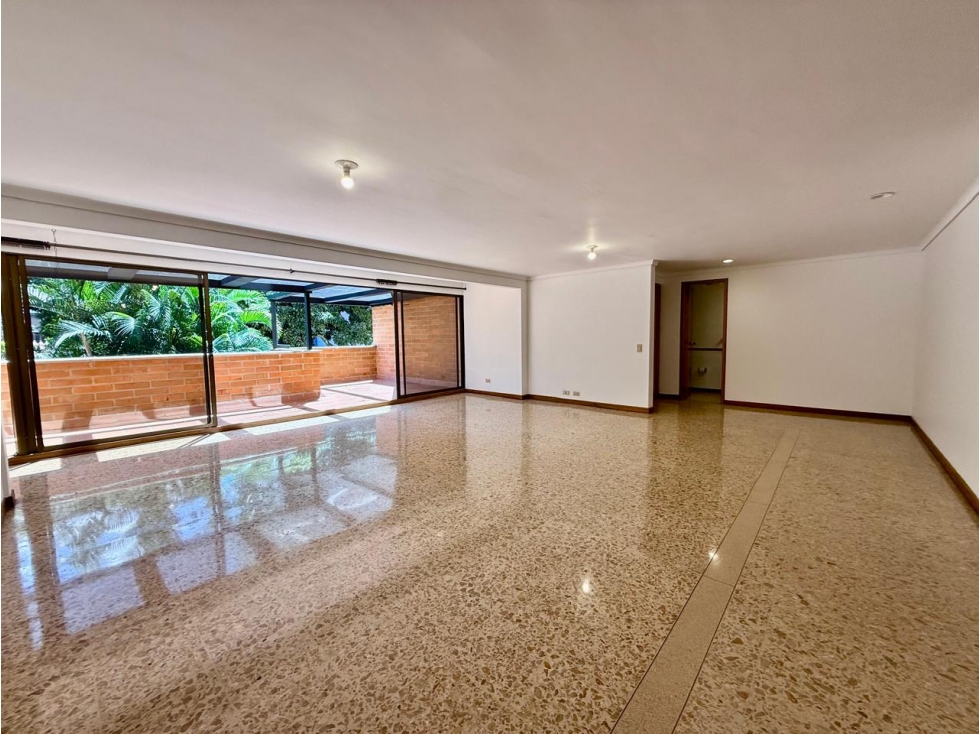 Apartamento con terraza en venta en El Poblado - Castropol 