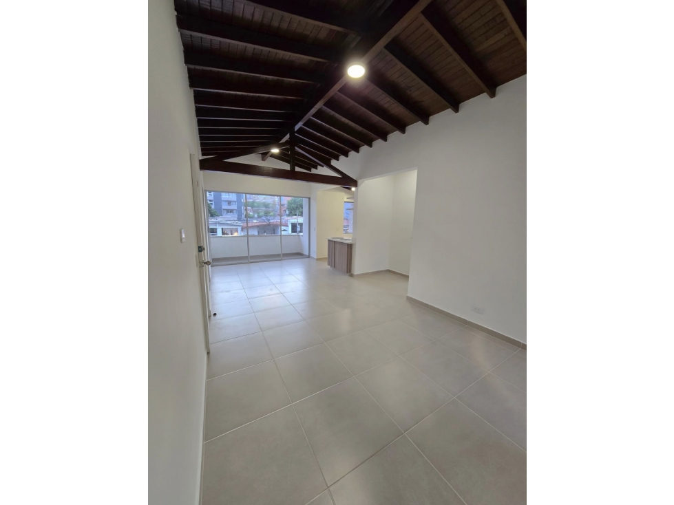 Venta de hermoso apartamento remodelado en Laureles - La Castellana. — foto 2