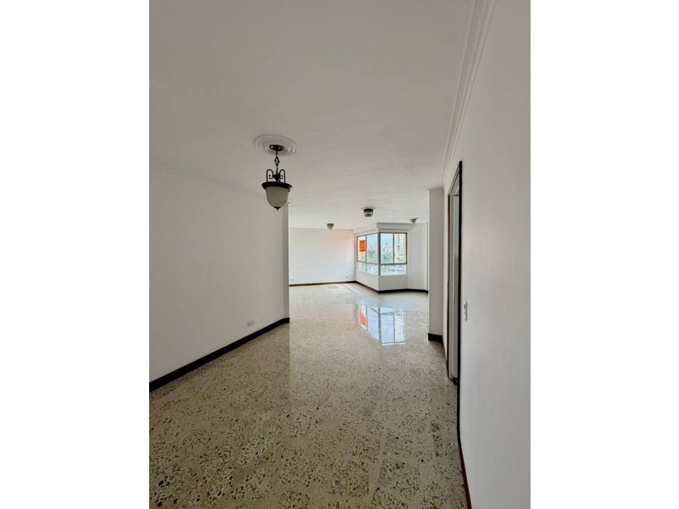 Amplio apartamento a la venta en Laureles — foto 3