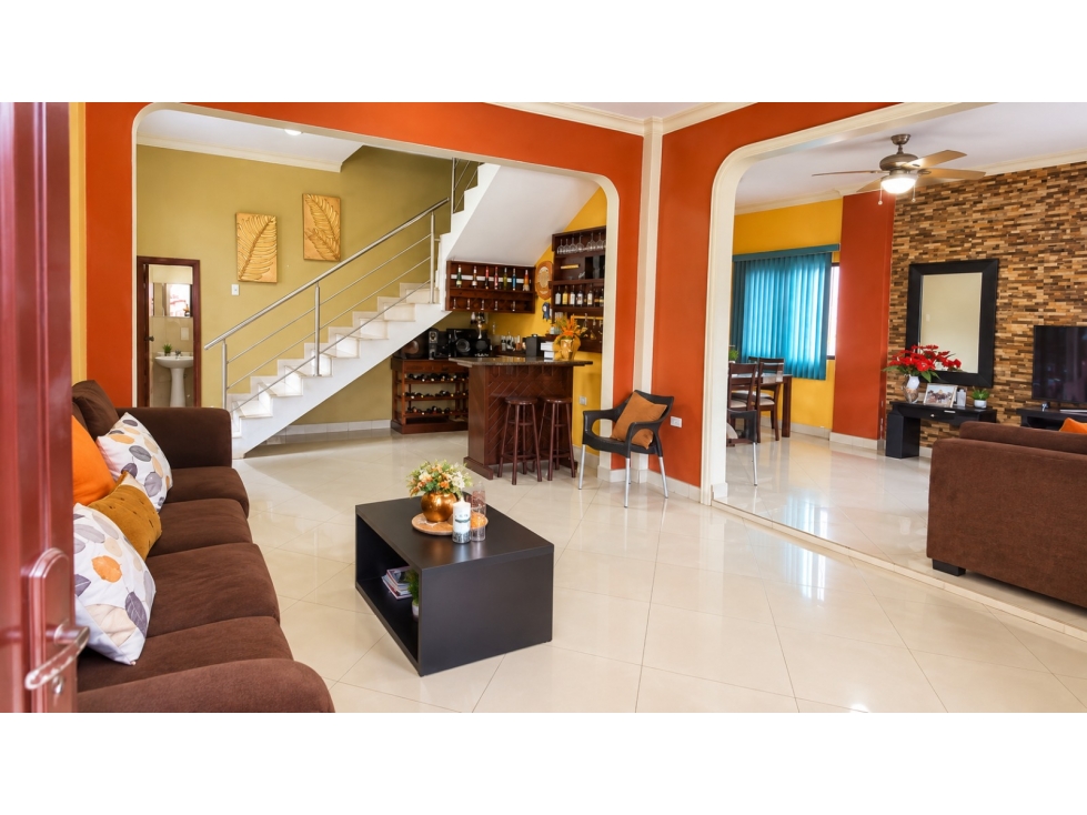 SE VENDE UNA GRAN CASA DE 3 PLANTAS 5 DORMITORIOS EN VERGELES — foto 3