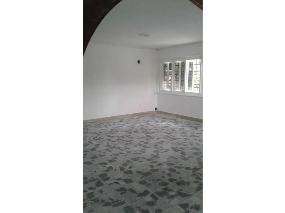 EN ARRIENDO CASA AMPLIA AVENIDA PRIMERA MONTERIA CORDOBA COLOMBIA - 3