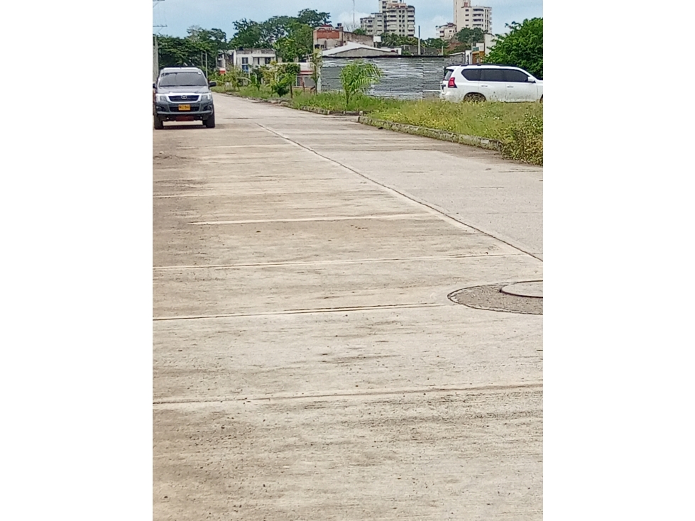 EN VENTA LOTE EN EL BARRIO LA CASTELLANA DE MONTERIA CORDOBA COLOMBIA — foto 2