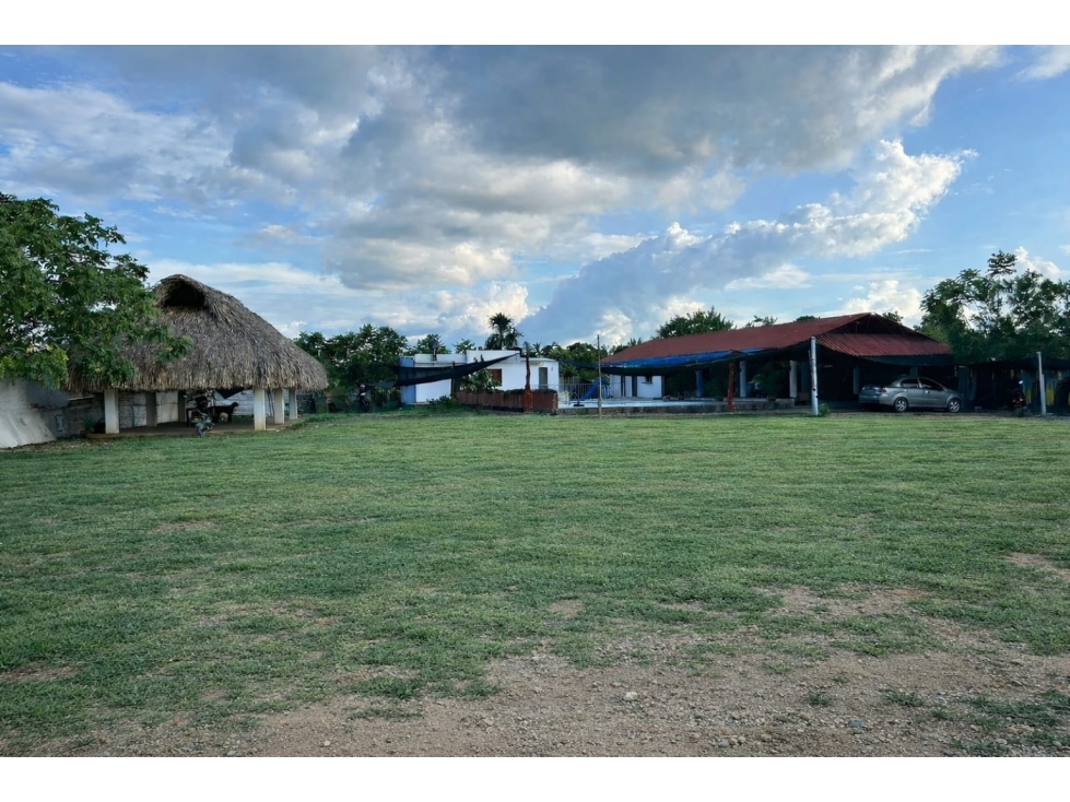 VENDO CASA CAMPESTRE EN BERASTEGUI CIENAGA DE ORO CORDOBA - 1