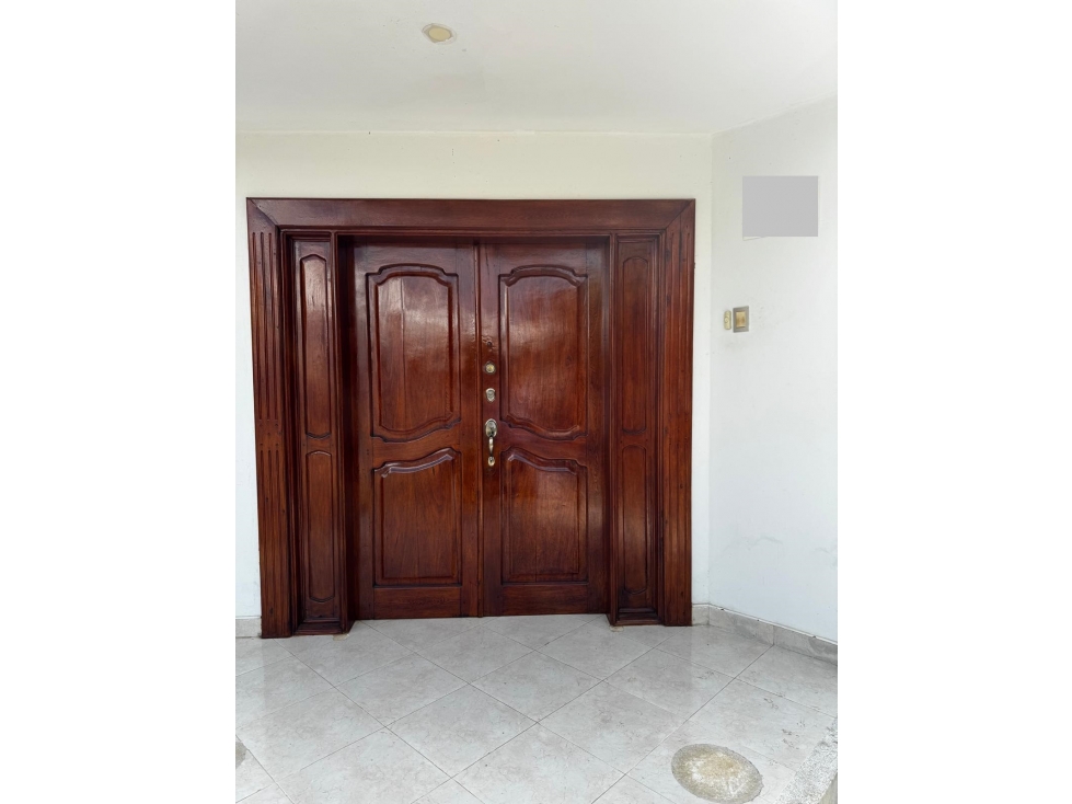 VENDO CASA DE TRES PLANTAS EN EL CENTRO DE CERETE CORDOBA