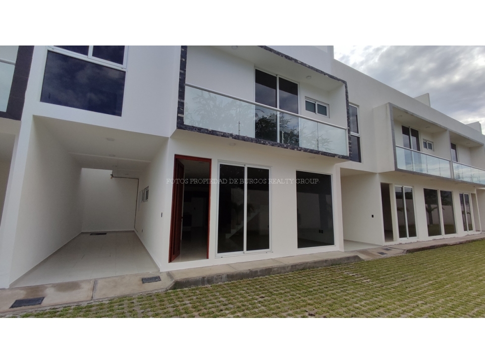 TRES CASAS EN VENTA EN LA RUA | CERCA CLUB DE GOLF PARAÍSO — foto 2