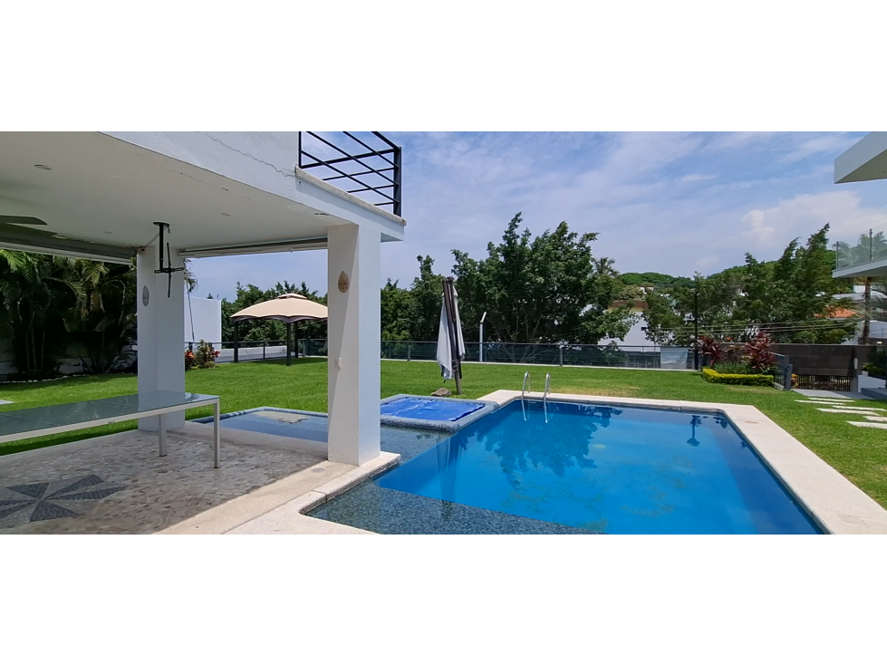 Casa Sola en Venta en Corinto Residencial - Jardín y Alberca — foto 2